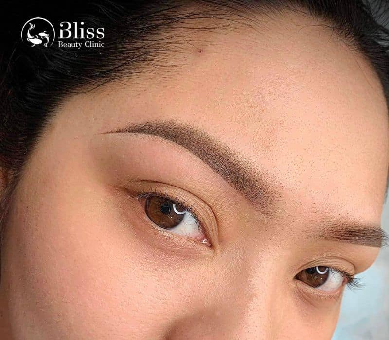 HIỆU ỨNG CHUYỂN MÀU NHẠT SANG ĐẬM Ở CHÂN MÀY OMBRE