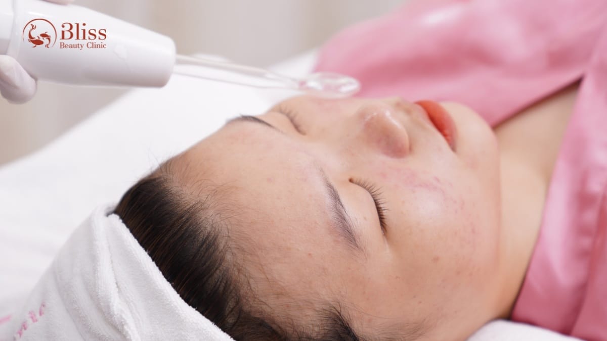 chăm sóc da mụn ẩn chuyên sâu