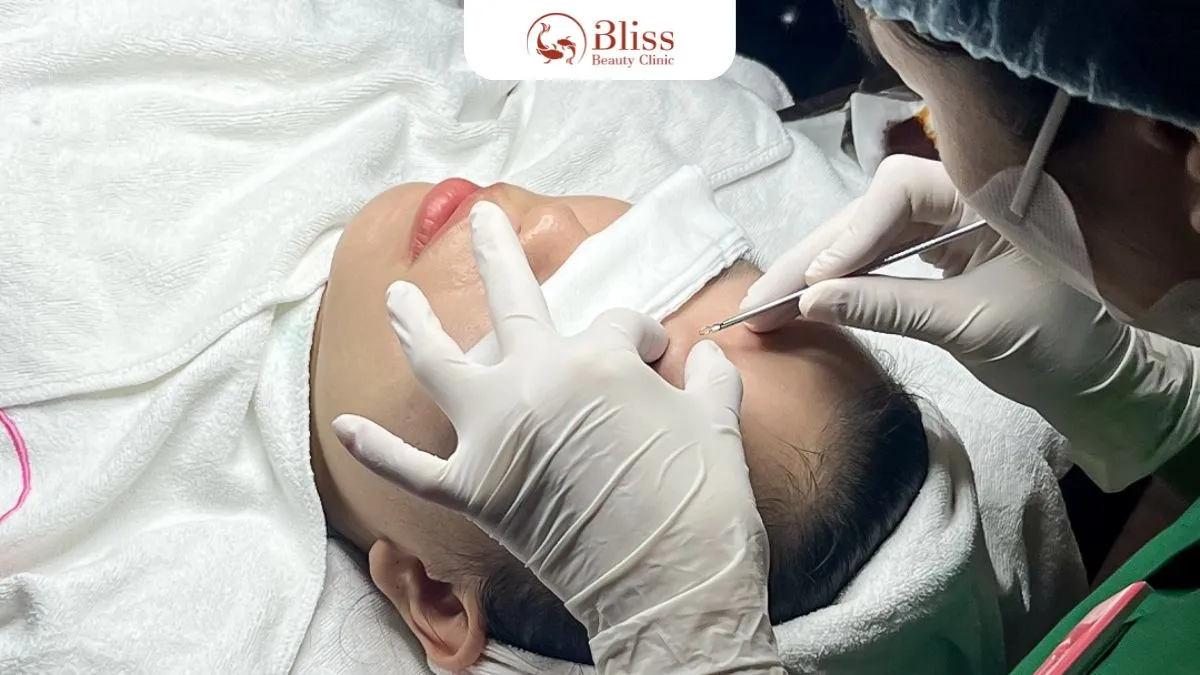 dich-vu-cham-soc-da-mun-cao-cap-acni-diamond