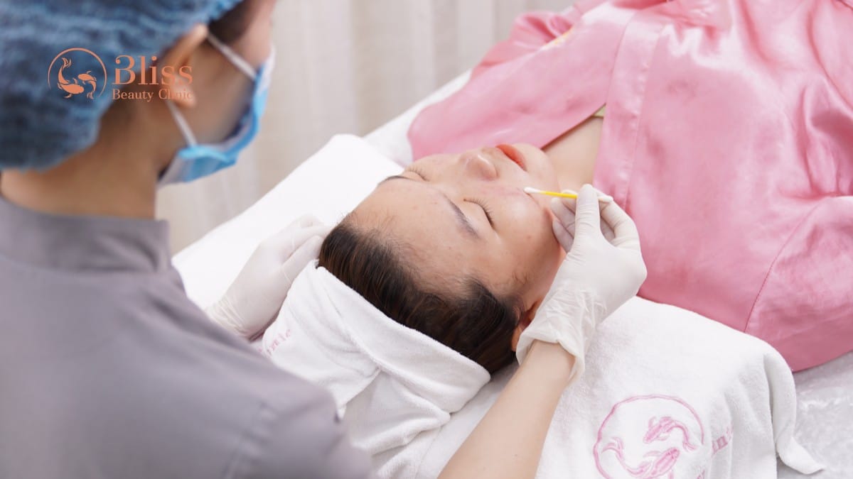 điều trị mụn ẩn dứt điểm acni diamond