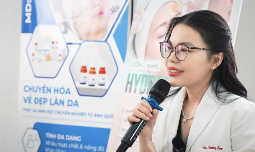 bác sĩ Trương Sương chia sẻ trong talkshow đọc vị làn da