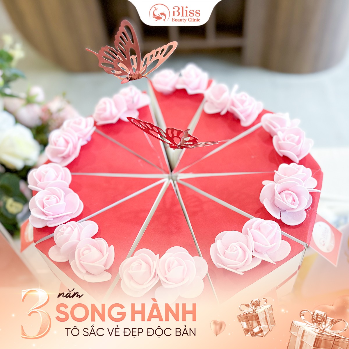 Cắt bánh trúng quà